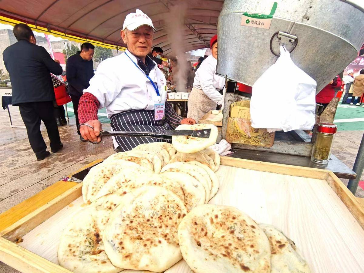 《人民日报》海外版报道唐山！美食旅游带动消费热潮！bob半岛体育(图1)